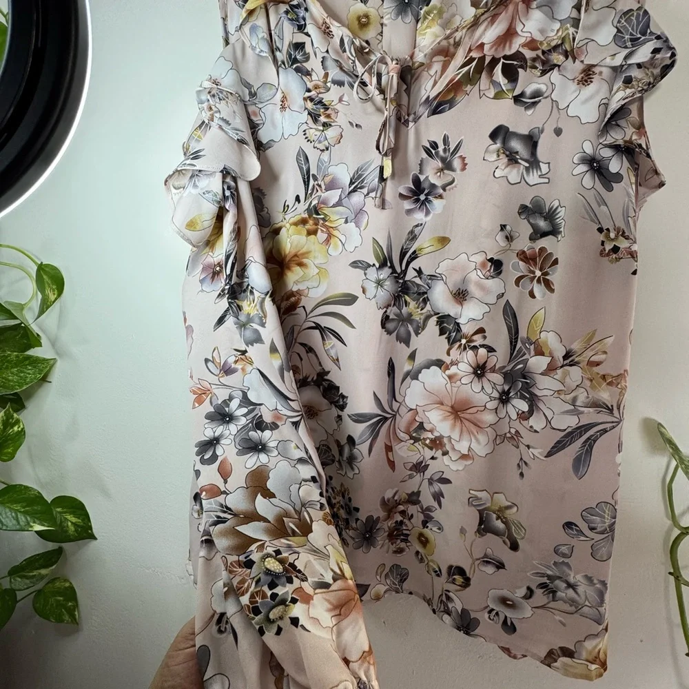 Floral Ruffle Sleeve Blouse 2X - Picture 3 of 5